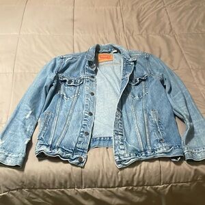 Distressed denim levi jean jacket